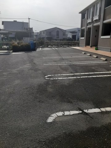 リバフィーＡの駐車場|駐車スペースもあります☆