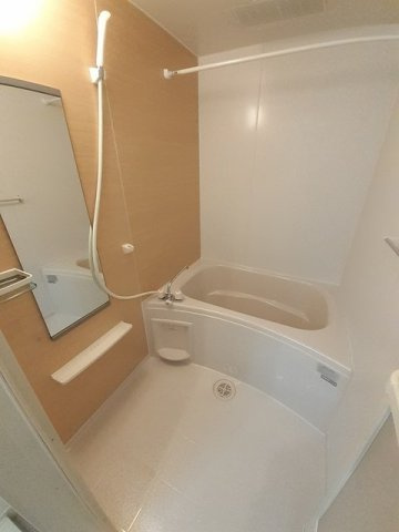 リバフィーＡの洗面所|三面鏡の洗面台です☆