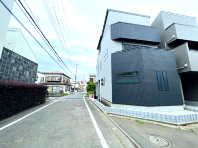 祝成約　八王子市　万町　新築戸建ての前面道路含む現地写真|～仲介手数料無料☆八王子ひなた不動産～八王子市万町　新築戸建て