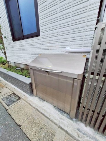 Ｖｉｌｌａ　Ｐｅｒｓｉｍｍｏｎ（ヴィラ　パーシモン）のその他共用部分|★入居者専用ゴミストッカー★