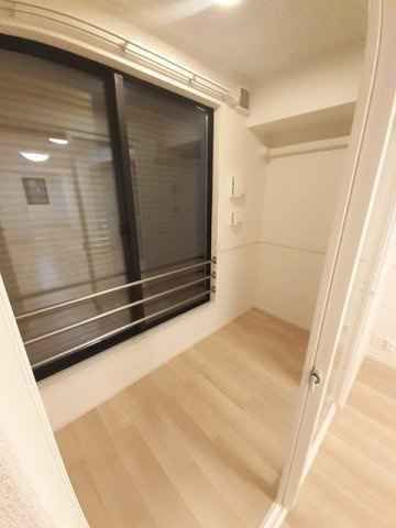 トレスプエンテ　Ⅰのバルコニー|天候を気にせず洗濯物が干せるサンルームです♪