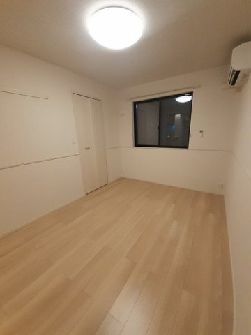 トレスプエンテ　Ⅰの寝室|クローゼット付の寝室です☆