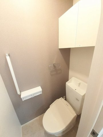 トレスプエンテ　Ⅰのトイレ|嬉しい温水洗浄便座付きです♪