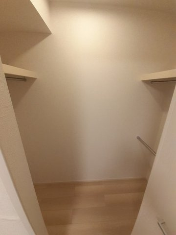 トレスプエンテ　Ⅰの収納|ウォークインクローゼットなので収納豊富です☆