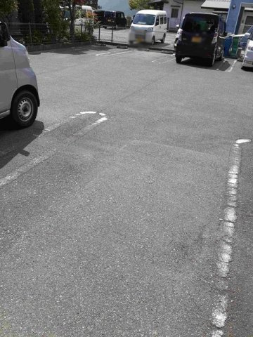 ラフィーネガーデンの駐車場|駐車スペースもあります☆