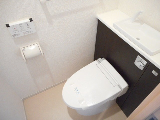 アベニール国立のトイレ|シンプルで使いやすいトイレです