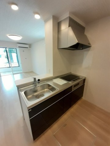 ブリアン　メゾン　みやき　Ａのキッチン|3口IHコンロ・グリル付のシステムキッチンです♪