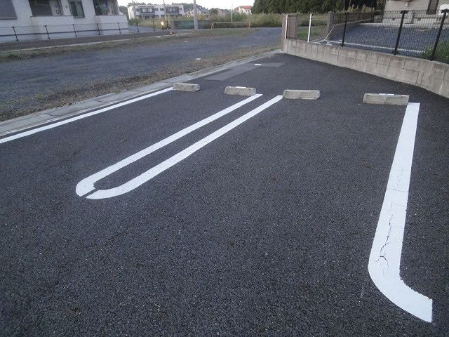 グランジェの駐車場