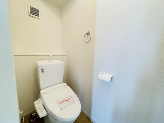 『八王子市新築戸建て』八王子市東浅川町563-5【仲介手数料無料】　８期のトイレ|～仲介手数料無料☆八王子ひなた不動産～八王子市東浅川町　新築戸建て