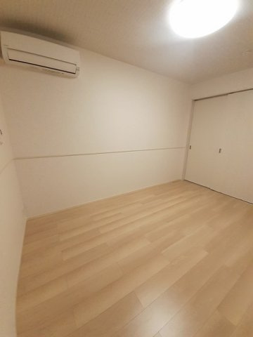 トレスプエンテ　Ⅰの寝室|ウォークインクローゼット付の寝室です☆