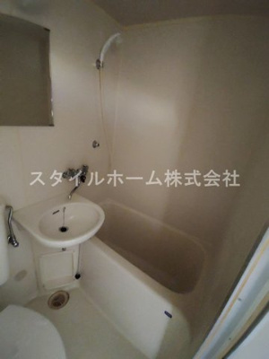 【洗面所】 | リトルハイム豊 | ゆったりとスペースのある洗面所