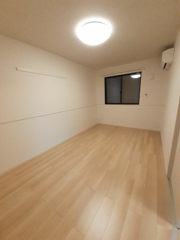 トレスプエンテ　Ⅱの寝室|ウォークインクローゼット付の寝室です☆