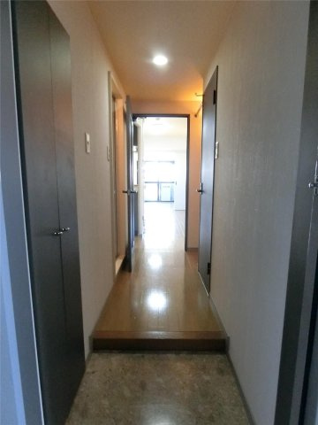 みついビルの玄関|シューズボックス付きの玄関です☆