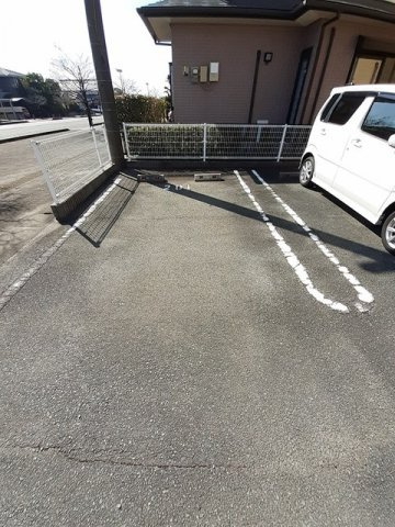 フロンテージⅡの駐車場|駐車スペースもあります☆
