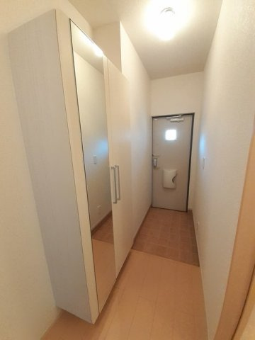 ＳＵＮ・ＢＲＩＧＨＴの玄関|シューズボックス付きの玄関です★