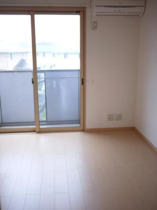 ルナ･パルク弐番館の居間・リビング|明るい室内です☆