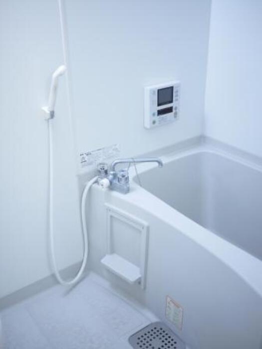 ルナ･パルク弐番館の浴室|追い焚き付きのお風呂です♪