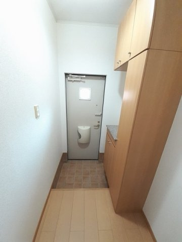 シャルマン壱番館の玄関|シューズボックス付きの玄関です★
