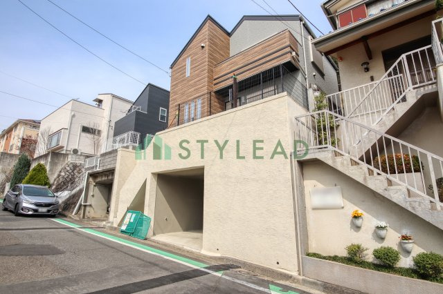 【前面道路含む現地写真】