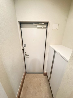 【玄関】ルミエール泉町