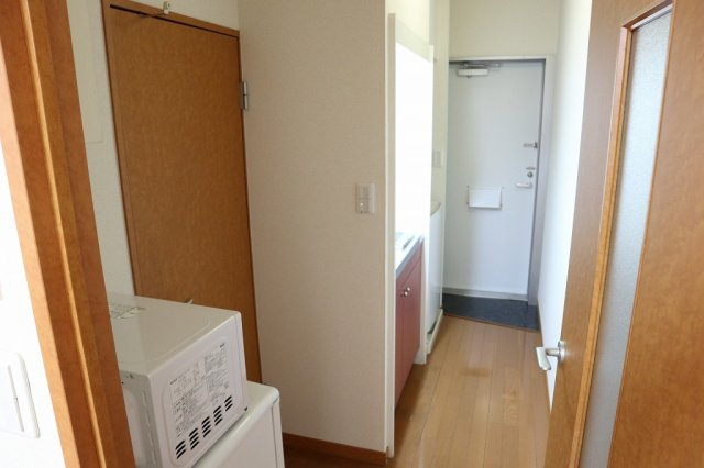 レオパレスベローラ　オカベの玄関