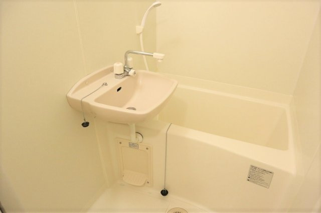 レオパレスベローラ　オカベの浴室