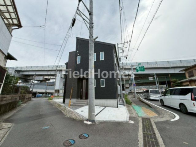 小田原市南町3丁目新築戸建ての前面道路含む現地写真
