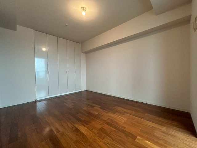 新宿区西新宿７丁目の賃貸マンションの洋室