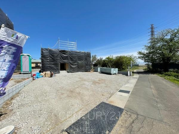 前橋市朝倉町の新築一戸建の前面道路含む現地写真