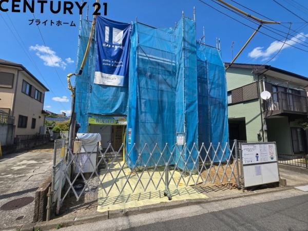 横浜市金沢区富岡東１丁目の新築一戸建の外観|同仕様物件もご案内をさせて頂きます。
お車でご自宅まで送迎承ります。