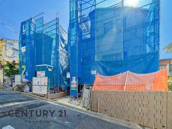 横浜市南区別所中里台の新築一戸建の前面道路含む現地写真|車通りが少ない為、小さなお子様にも安心です。
是非一度、現地へ起こしください。