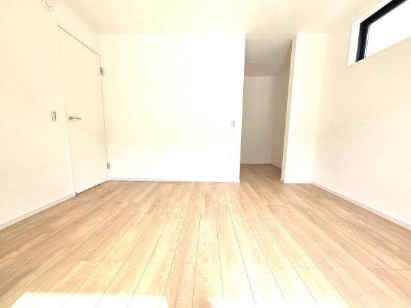 横浜市磯子区岡村１丁目の新築一戸建の洋室|落ち着きのある洋室です！
休日はこちらでおくつろぎ下さい♪