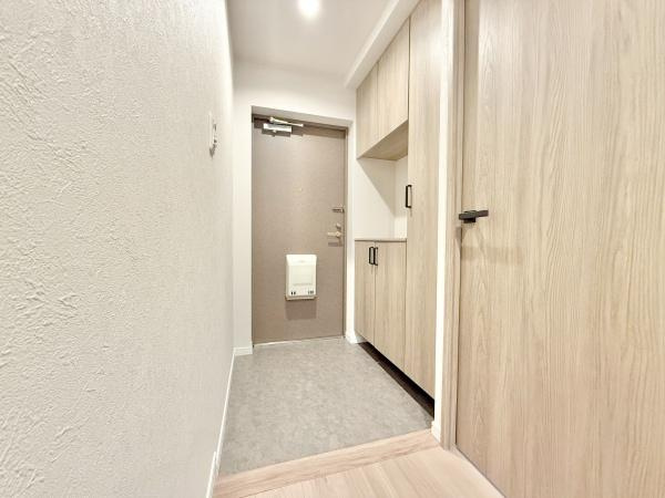 【玄関】 | ユニライフ堺・宿院 | シューズボックスもあるので、靴がたくさんあっても安心！気持ちの良い朝は、毎日ここからスタートしていきます♪