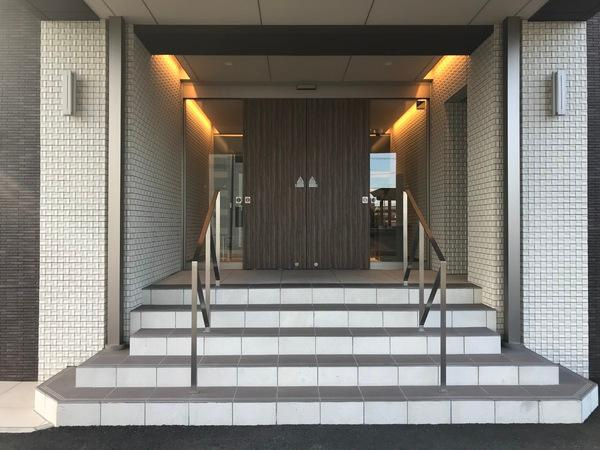 ミッドシティプレミアム北岡崎のエントランス