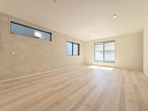 川崎市宮前区東有馬１丁目の新築一戸建の居間・リビング|窓も多くしっかり換気も出来ます！インテリアが考えやすい間取りで家具・家電を揃えるのも楽しみの一つになりそうです！