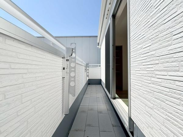 川崎市宮前区東有馬１丁目の新築一戸建のバルコニー|３階バルコニーです！陽当りが良く冬でも洗濯物がすぐに乾きそうです！
