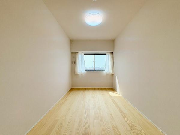 クオス宮崎台の洋室|洋室5.9帖！ウォークインクローゼット付きのお部屋です。