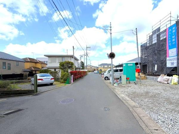 横浜市旭区今宿西町の新築一戸建の前面道路含む現地写真