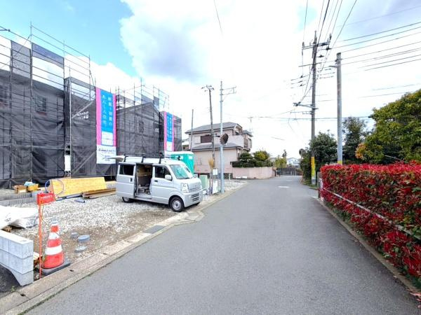 横浜市旭区今宿西町の新築一戸建の前面道路含む現地写真