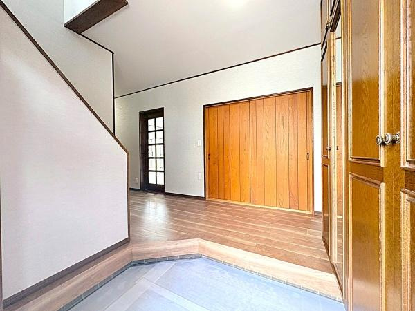 横浜市鶴見区梶山２丁目の中古一戸建の玄関