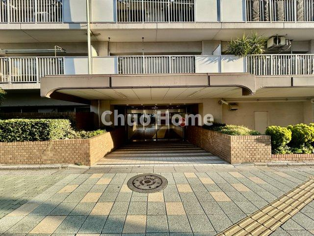 コープ野村亀戸西棟のエントランス|【エントランス】マンションのエントランスは、その物件の印象を決める、顔とも言える場所です。毎日通る場所ですからきれいなのが一番です。