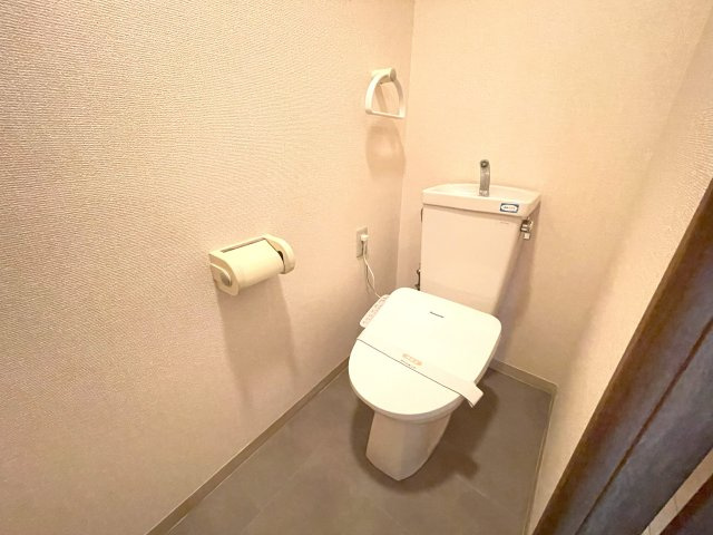 セルリア春日部Aのトイレ|※同タイプ・別室の写真になります。