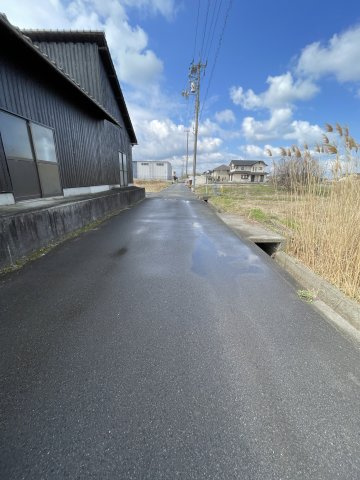 多喜浜2丁目　売土地の前面道路含む現地写真