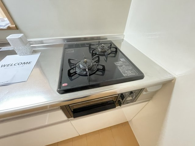 フォリオ春日部のキッチン|※左右反転タイプ・別室の写真になります。