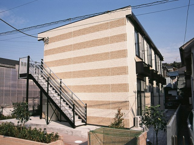 レオパレス鶴見三ツ池公園の外観