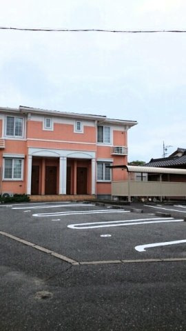 エバーグリーンの駐車場