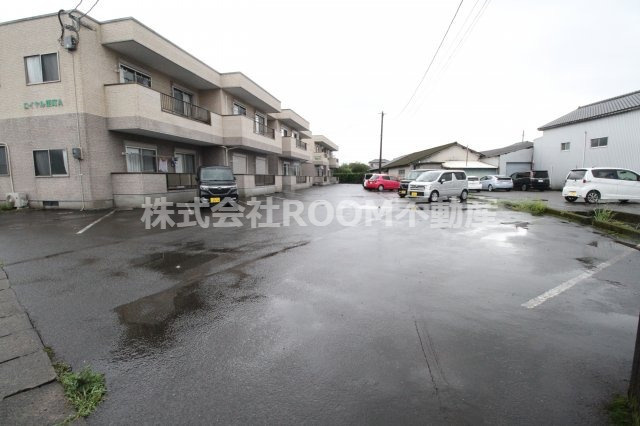 ロイヤル東町の駐車場|カースペースがあります