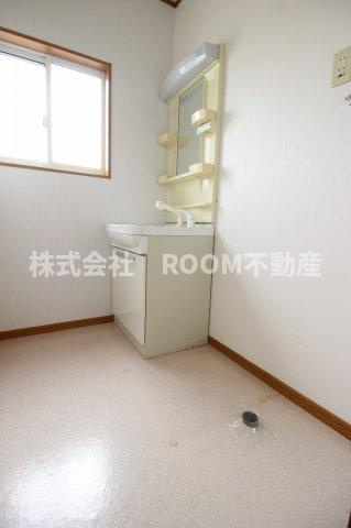 岩元貸家の洗面所|広い洗面スペース