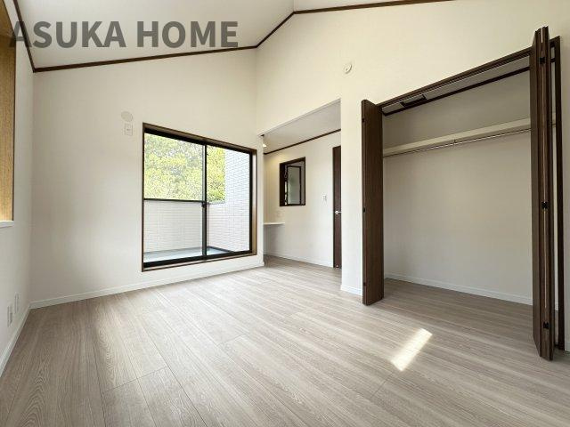 緑区三保町の収納|枕棚があるクローゼットは多様なお洋服の収納にも対応しやすく、大切なお洋服をきれいな状態で収納できます