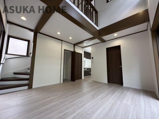 緑区三保町のその他|リビングに階段が設置されており、ご家族とのコミュニケーションもとりやすい間取りとなっております。